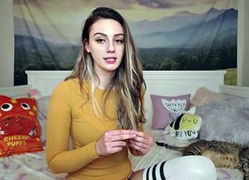Hot Brunette Squirt Masturbating On Webcam