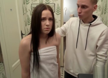 Dreier,Echter Cuckold,Freundin Gefickt,Russisches Mädchen gefickt