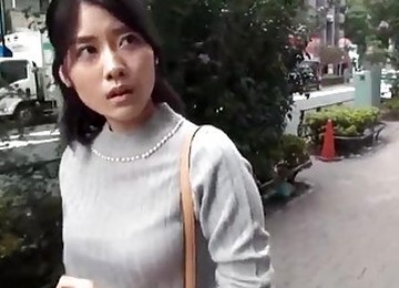Asian Brunette Agreed To Make Love With A Stranger For Cash