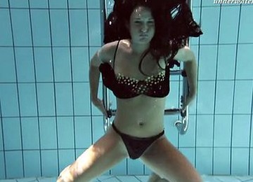 Jeanette Is A Super Sexy Underwater Slut