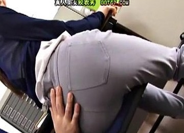 Hot Ass Japanese Secretary Giving Oral Pleasure To Dirty Boss In The Office