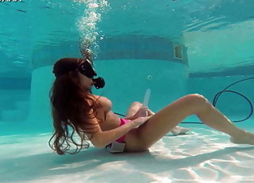 Hot Underwater Orgasm From Nora Shamndora With Dildo