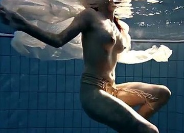 Sexo en la piscina,Sexo en público,Chicas rusas folladas,Adolescentes solitario,Follada de adolescentes