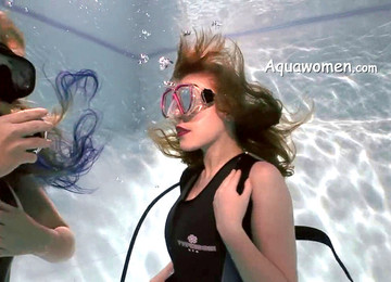 Woman Drowning Underwater Peril, Underwater Training, Lesben Training