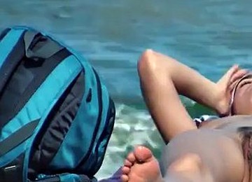 Sexo en la playa,Chicas delgadas folladas,Sexo voyeurista