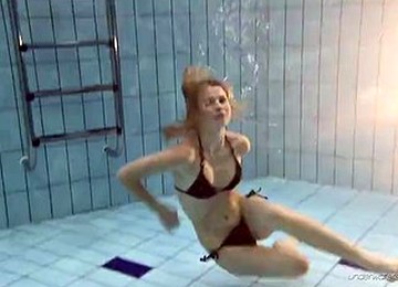 Nastya Decided To Do Eroticism Under Water