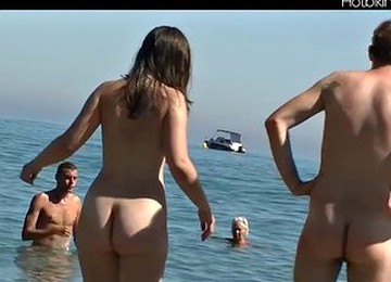 Scopata sulla Spiaggia,Sesso Nudisti,Tette Piccole