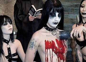 Gothic-Teenager gefickt