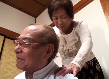 Maman asiatique baisée,Première fois,Jeune japonaise baisée,Mère et fils