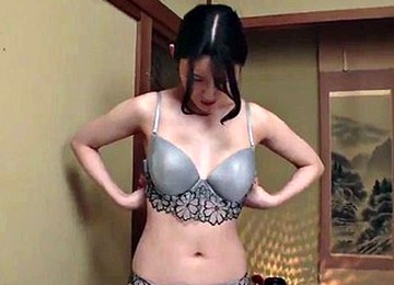 Vyšukaná japonská teenka,Sex v sauně,Malá prsa