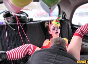 Süßes Mädchen gefickt,Sex-Taxi