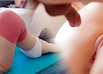 Creampied Quickie! BF Seduced By My Cameltoe And Big Ass When Doing Yoga.