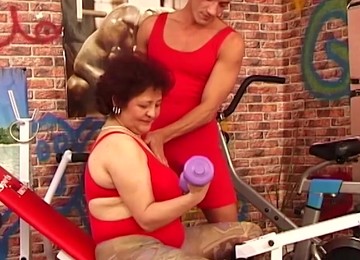 Sporty Hairy Bush Bbw Granny Enjoys Rough Big Cock Fucking At The Gym By Her Fitness Coach