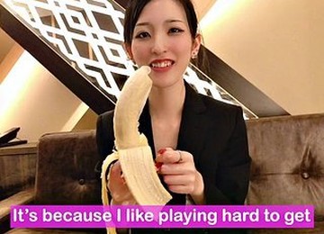BANANA BLOWJOB To Put On The Condom! Japanese Amateur Handjob